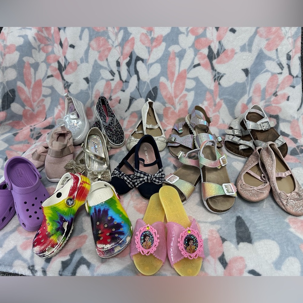 13 pairs youth 10 shoes